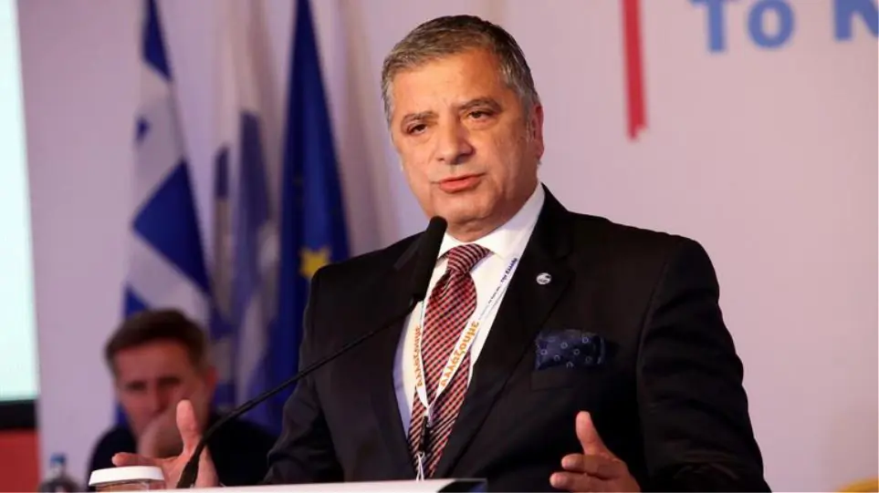 kai-o-patoulis-omilitis-sto-sullalitirio-tou-suntagmatos_w_l