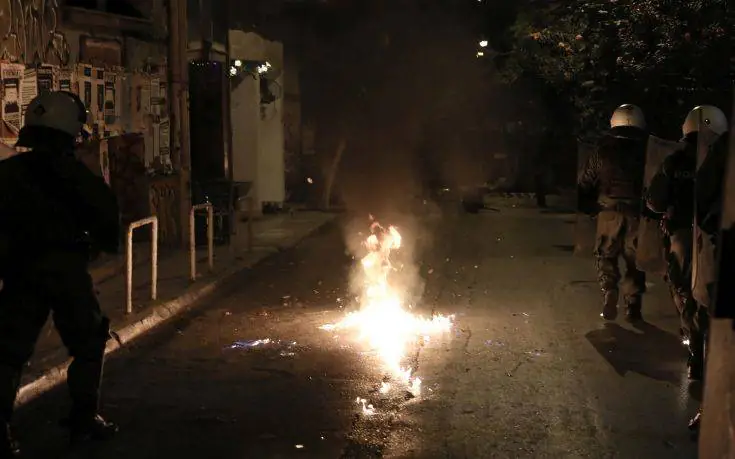 ÅÐÅÉÓÏÄÉÁ ÓÔÁ ÅÎÁÑ×ÅÉÁ ÌÅÔÁ ÔÇÍ ÐÏÑÅÉÁ ÄÉÁÌÁÑÔÕÑÉÁÓ ÃÉÁ ÔÇÍ ÁÐÏÖÕËÁÊÉÓÇ ÔÏÕ ÅÐÁÌÅÉÍÙÍÄÁ ÊÏÑÊÏÍÅÁ