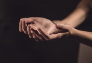 hands-1044882_960_720