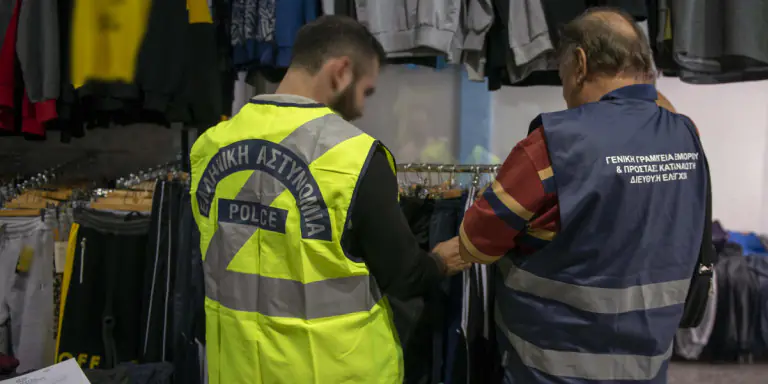 astynomia-royxa-kremastres