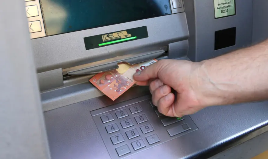 atm_bank_cash_metrita