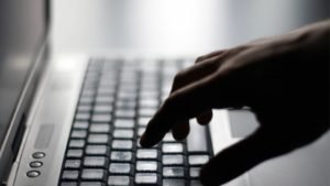 -laptop pc hacker
