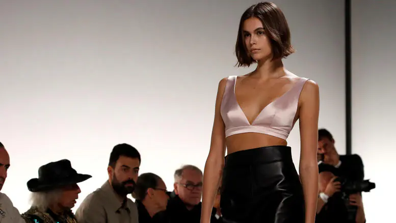 to-atuxima-stin-pasarela-apokalupse-to-stithos-tis.w_l