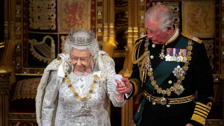 i-basilissa-paraiteitai---o-karolos-se-rolo-antibasilea.w_l