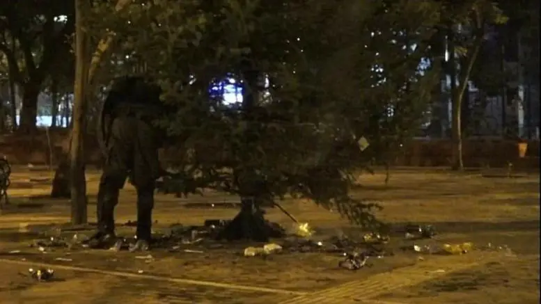 ebalan-fwtia-to-xristougenniatiko-dentro-sta-eksarxeia_10.w_l