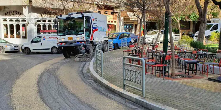 plistiko-aytokinito-stin-plateia