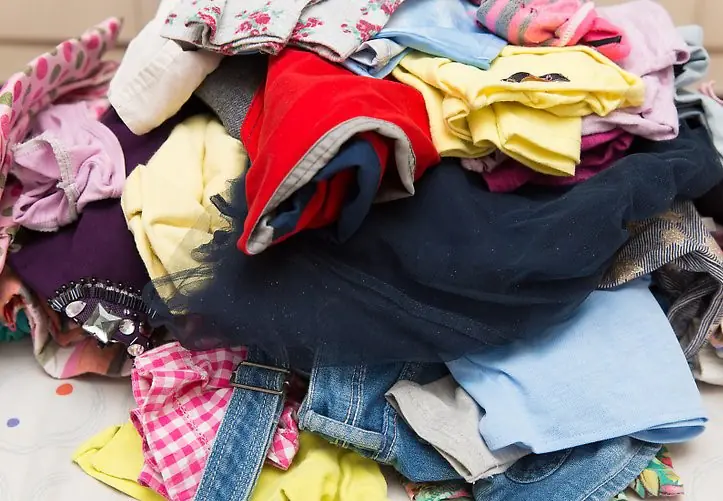 aid2060983-v4-728px-Pack-Clothes-for-Moving-Step-1-Version-2