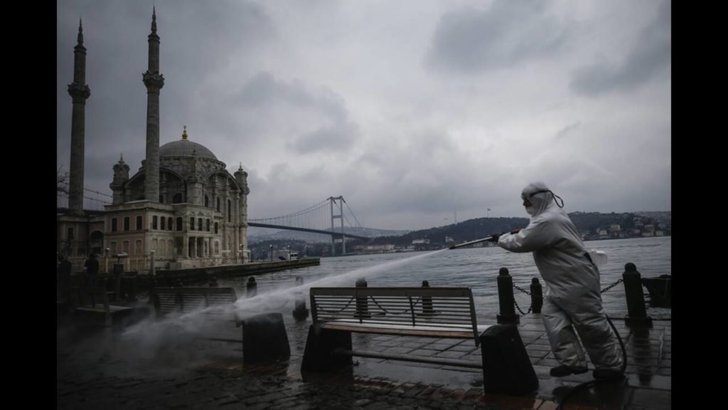 Τουρκία: Χιλιάδες προσλήψεις ιατρικού και νοσηλευτικού προσωπικού και εισαγωγές φαρμάκου από την Κίνα