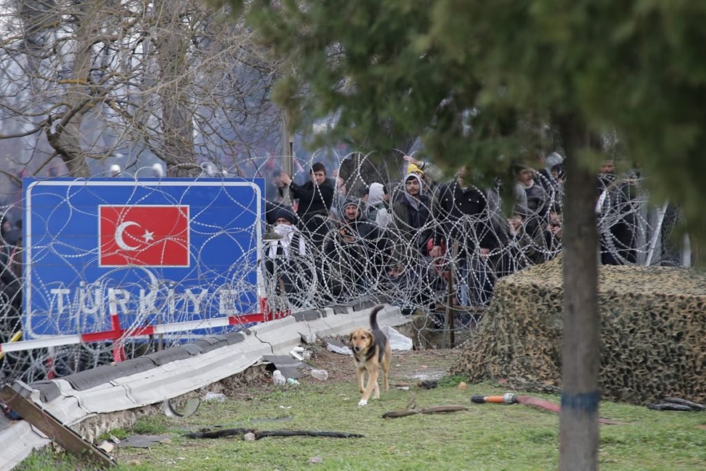 army; borders; buffer zone; crisis; crossing; Evros; fence; flow; immigrants; immigration; Kastanies; migrants; Migration; refugees; Turkey; Έβρος; Καστανιές; Τουρκία; μετανάστες; μετανάστευση; μετανάστης; μεταναστευτικό; προσφυγικό; πρόσφυγας; πρόσφυγες; ροές; στρατιωτικός; στρατιώτης; στρατός; συνοριογραμμή; σύνορα; σύρματα; φράχτης;