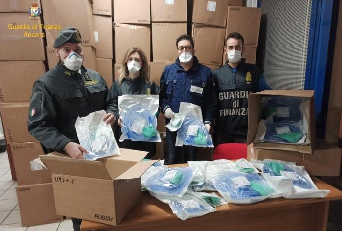 Coronavirus: maxi sequestro respiratori Gdf