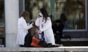 ο-κορονοιος-μπηκε-στην-ελλαδα-αυτη-ειναι-η-38χρονη-το-πρωτο-θυμα-του-ιου_46111