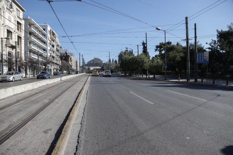 Πώς θα ανοίξουν βήμα-βήμα υπηρεσίες, σχολεία, μαγαζιά και ξενοδοχεία, εστιατόρια