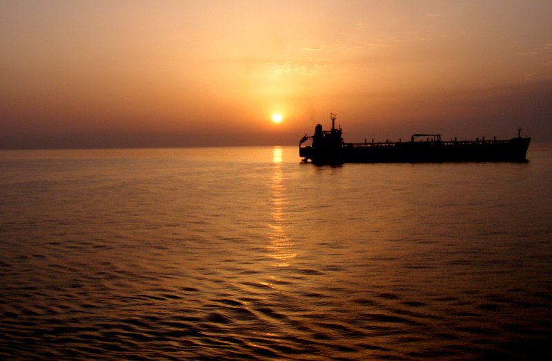 p7030065_ship_sunrise