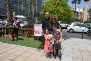 100520-o-dimos-peiraia-prosefere-triantafylla-stis-peiraiotisses-miteres