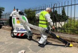 ηλεκτρικές-αυτοκινούμενες-σκούπες3-700x480-min