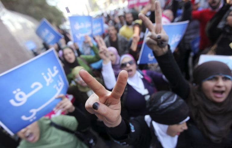 16692035_2013-11-12T004712Z_186631832_GM1E9BC0O8S01_RTRMADP_3_ARAB-WOMEN-768x491-min