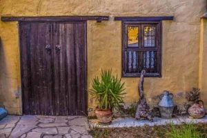 cyprus-lythrodontas-old-house-architecture-min