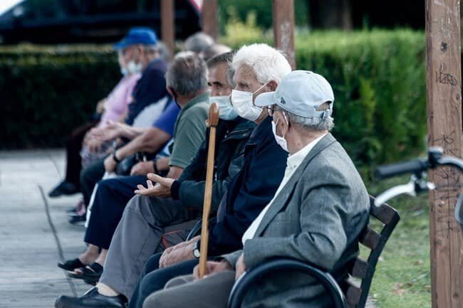 korona old people συνταξ