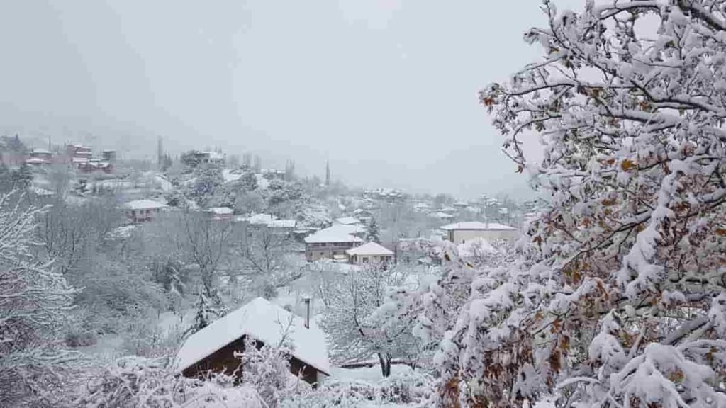 agoriani turism winter greece
