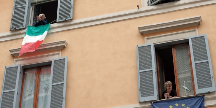 koronoios-italia -italy-ginaikes-min