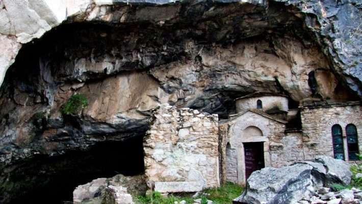 ntavelis-spilia-500-710x401