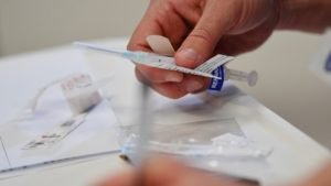 εμβόλιο injection vaccine corona
