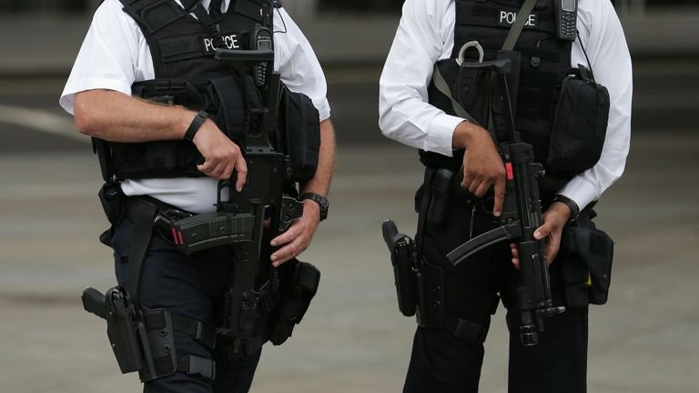 armed police men