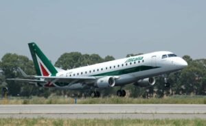 Alitalia-Embraer-175-min