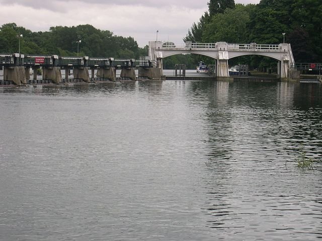 _Thames_Teddington_London