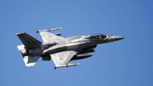 F16