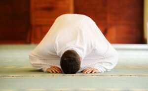 MUSLIM praying