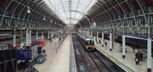 uk_train britain station