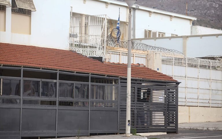 filakes-kratoumenoi koridalos