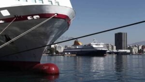 peiraias-limani boat ship