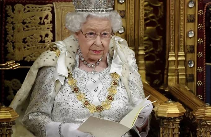 queen elisabeth-min