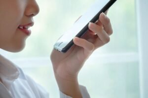 mobile speak woman-smartphone-voice-