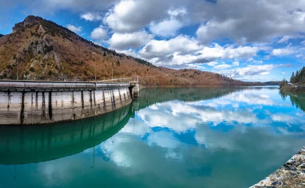 lake plastira-min