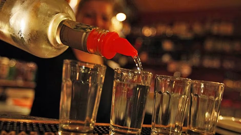 serving alcohol bartender