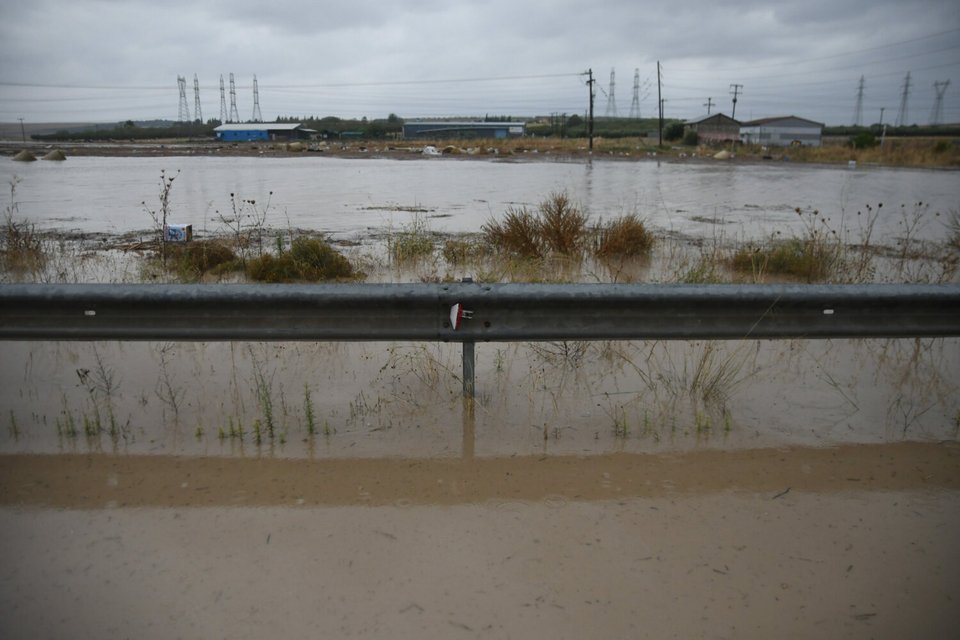 water nero ethnikh odos vrohi