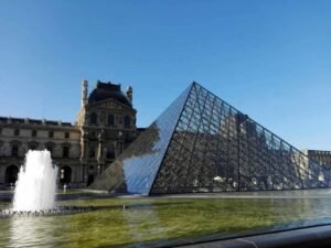 louvre louvro-min