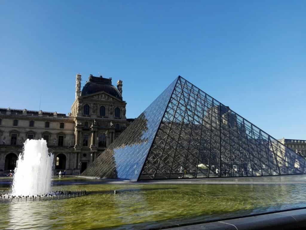 louvre louvro-min
