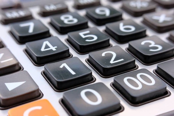 calculator-number-business-finance-concept-min(1)