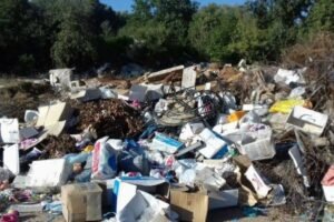 ΣΚΟΥΠΙΔΙΑ-ΜΠΑΖΑ- skoupidia garbage