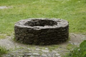 old-well pigadi