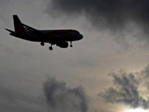 Παραλίγο νέα τραγωδία στον αέρα της Ουάσιγκτον – Στρατιωτικό αεροσκάφος πέταξε κοντά σε επιβατικό