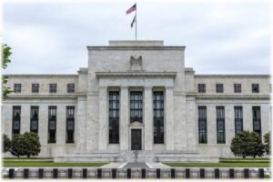 Τραμπ: Η Fed πρέπει να μειώσει τα επιτόκια