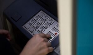 e-ΕΦΚΑ και ΔΥΠΑ: Ποιοι πληρώνονται από σήμερα – enikonomia.gr