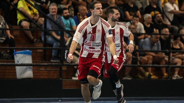 ΑΕΚ – Ολυμπιακός: 27-32: Πρώτο βήμα τίτλου στο χάντμπολ με Θρυλικό “σπάσιμο” της έδρας