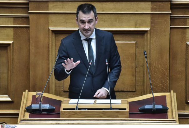 Αλέξης Χαρίτσης: Το Brain drain συνεχίζεται – Οι προοπτικές των νέων ανθρώπων λιγοστεύουν
