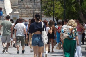 Προ των πυλών το πρώτο κύμα ζέστης διαρκείας – Ο καιρός το τριήμερο του Αγίου Πνεύματος